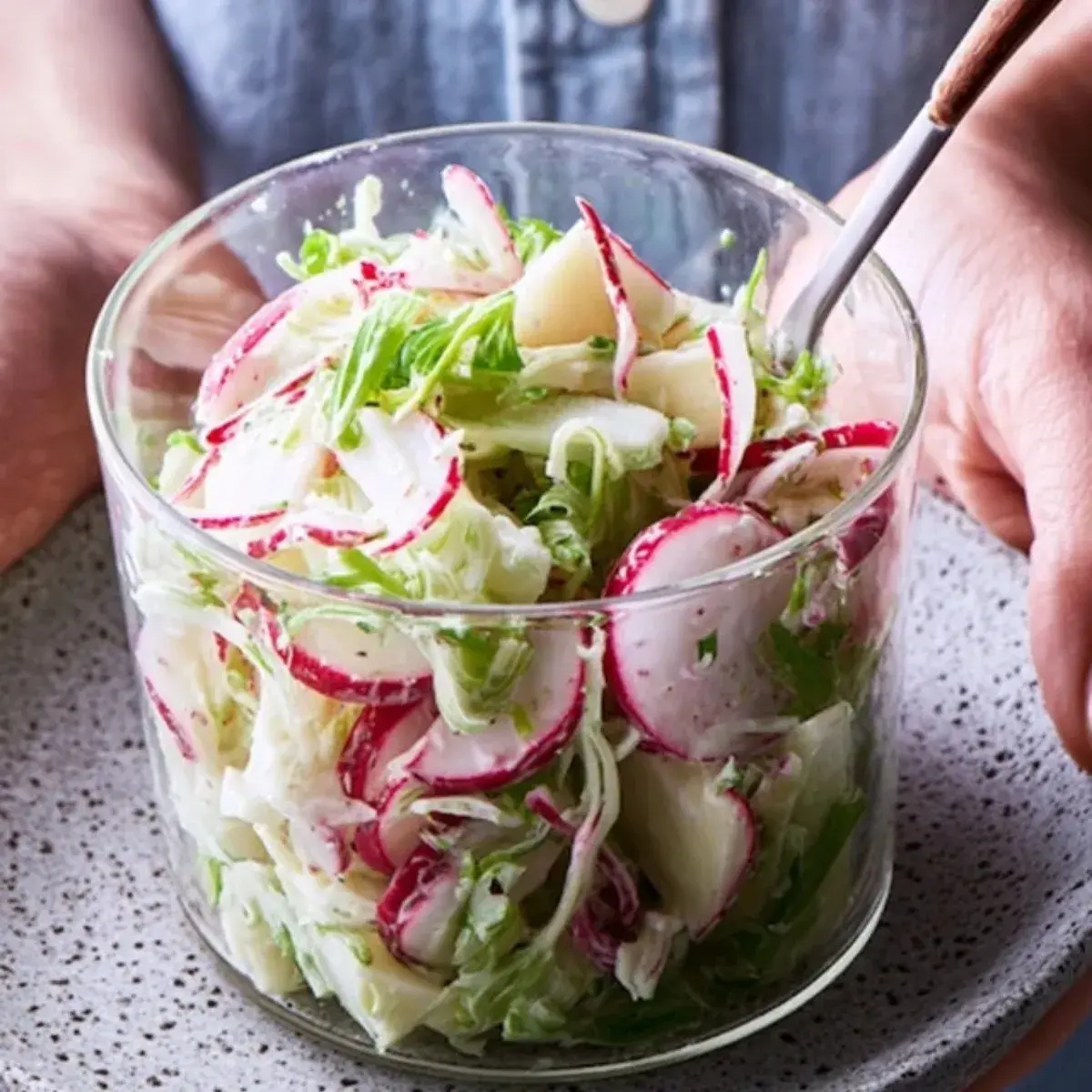 Apfel Radieschen Salat