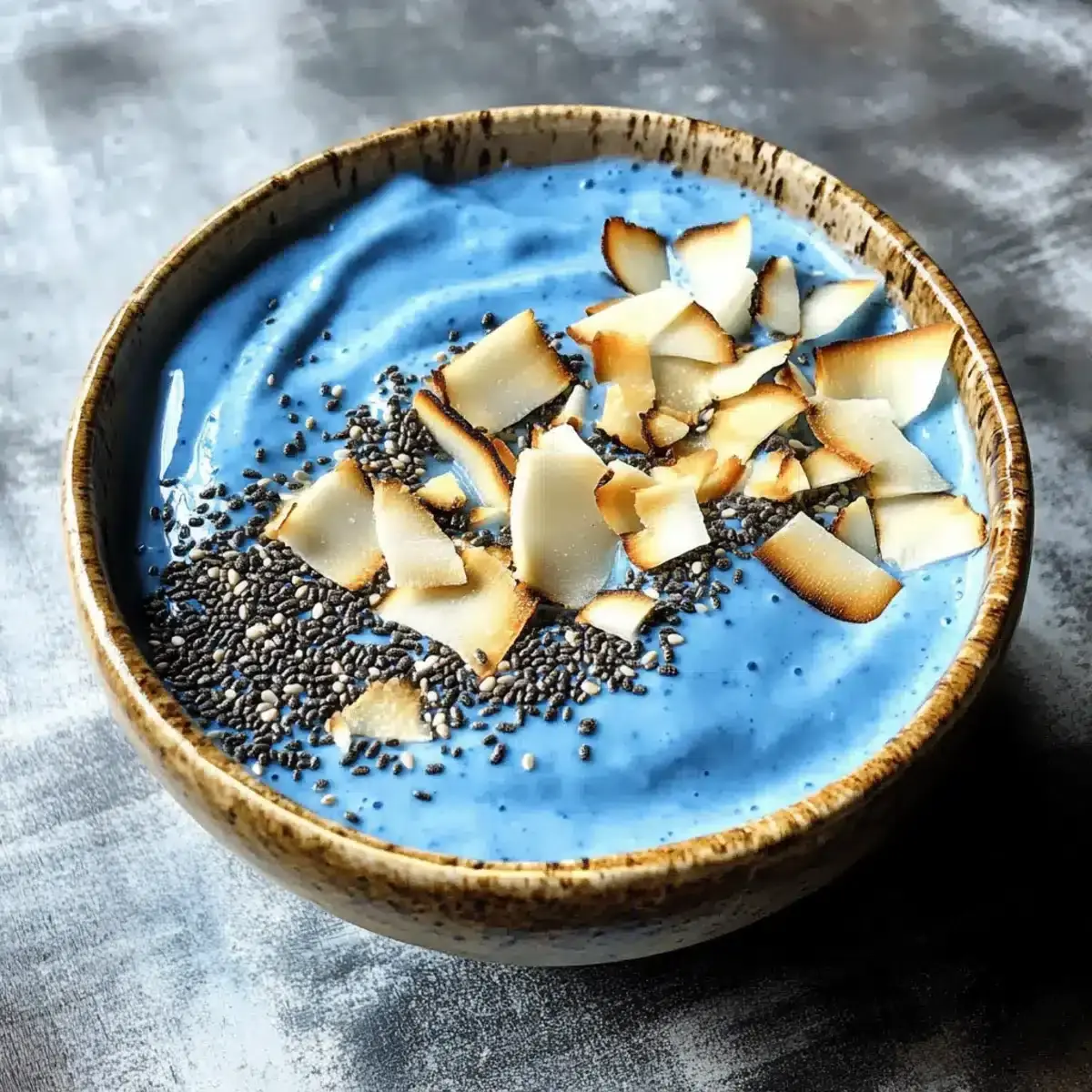 Blauer Kokosnuss Smoothie Bowl