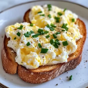 Schneller Ei und Ricotta-Toast