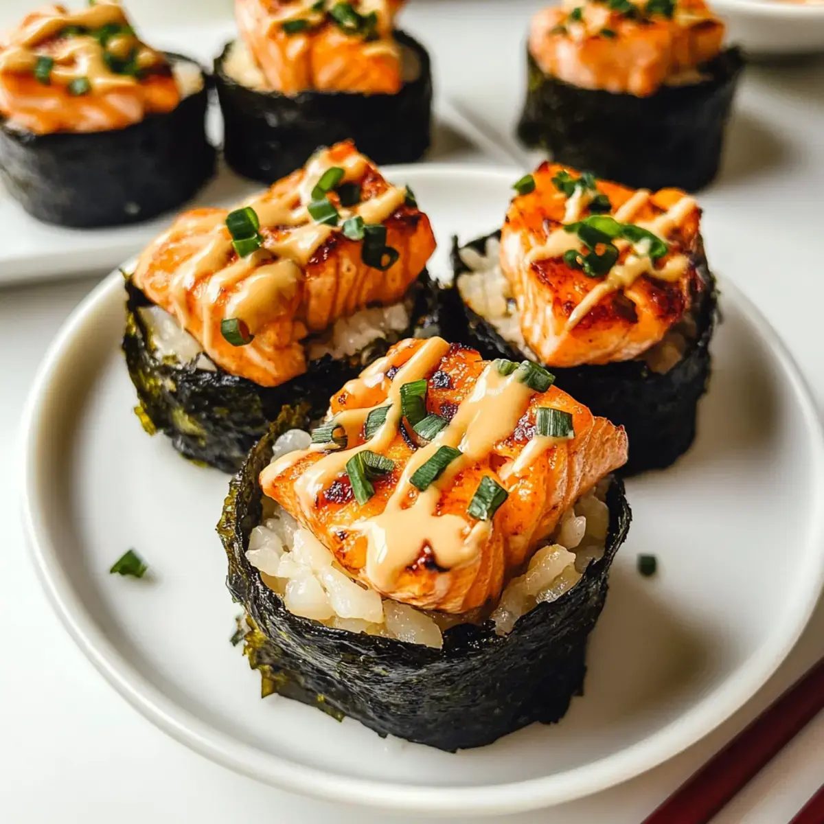 Gebratene Lachs Sushi Tassen – das perfekte Appetizer-Erlebnis 2 Gebratene Lachs Sushi Tassen