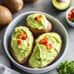 Gefüllte Süßkartoffeln mit Avocado-Creme