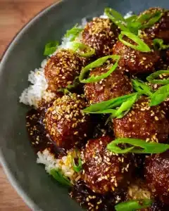 Hackfleischbällchen in Sesam-Teriyaki-Sauce