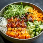 Japanische Superfood-Bowl mit cremigem Sesam-Dressing