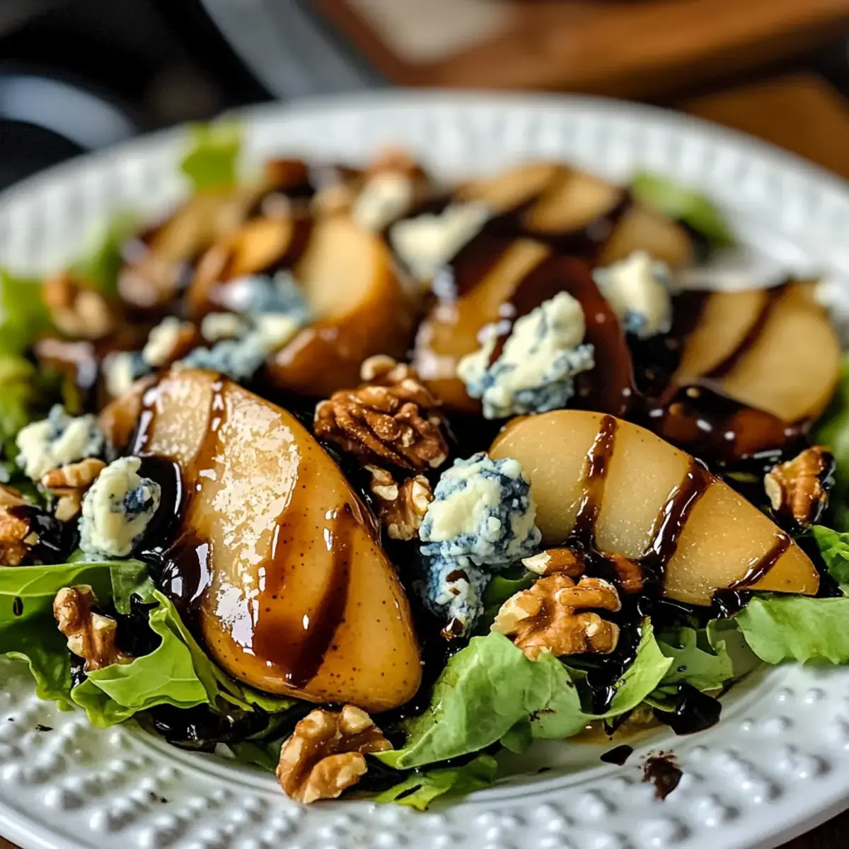 Karamellisierte Birnen und Blauschimmelkäse Salat