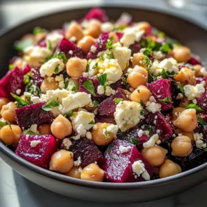 Kichererbsen-Rote-Bete-Feta-Salat mit Zitronen-Knoblauch-Vinaigrette