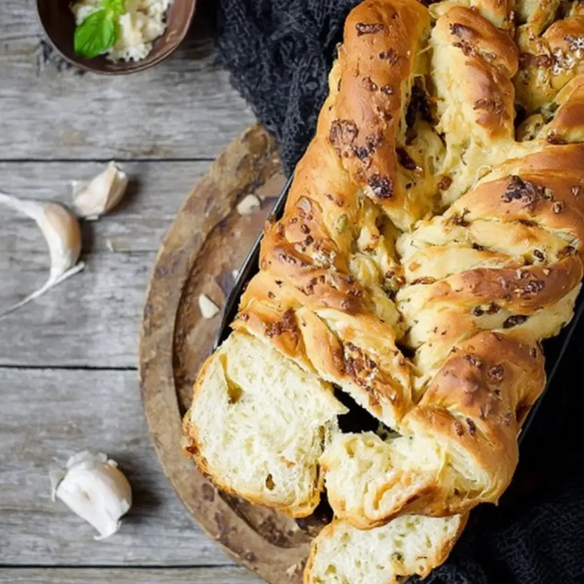 Knoblauch Kyse Zupfbrot
