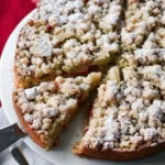 Knusprig saftiger Rhabarber Streuselkuchen