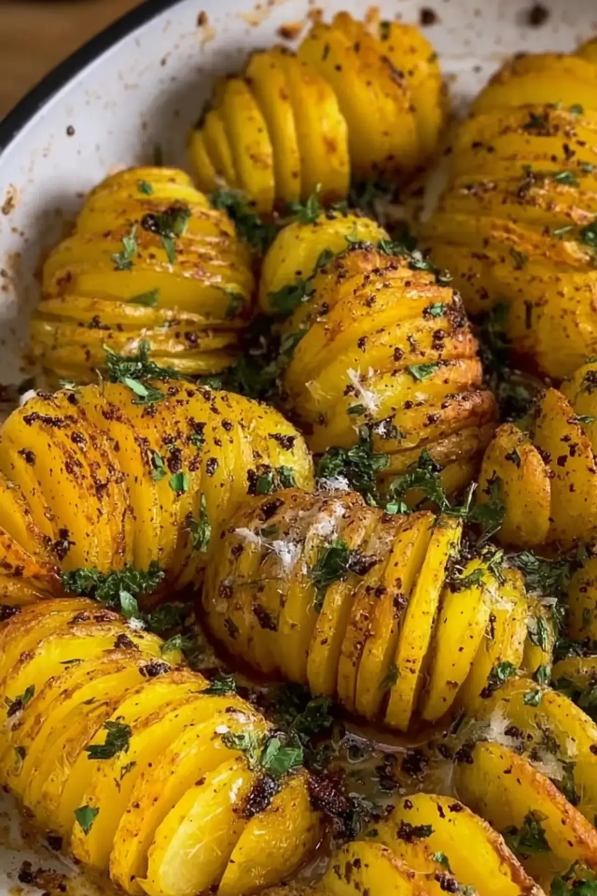 Knusprige Fächerkartoffeln mit Kräuterbutter