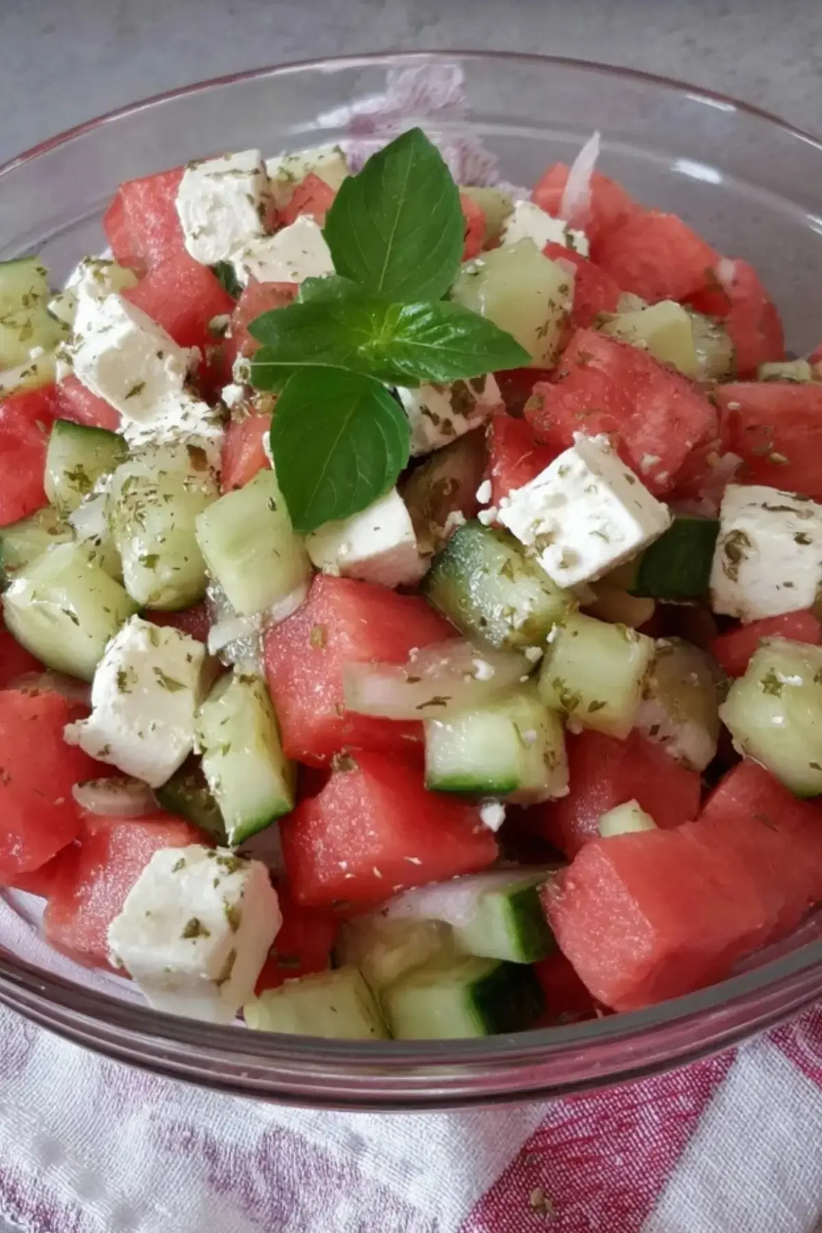 Melonen Feta Salat mit Gurke – Frisch & Einfach - Noras Kreationen 2 Melonen Feta Salat mit Gurke