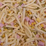 Nudelsalat mit Fleischwurst und Ei