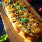 Pesto Strudel mit Tomate und Mozzarella