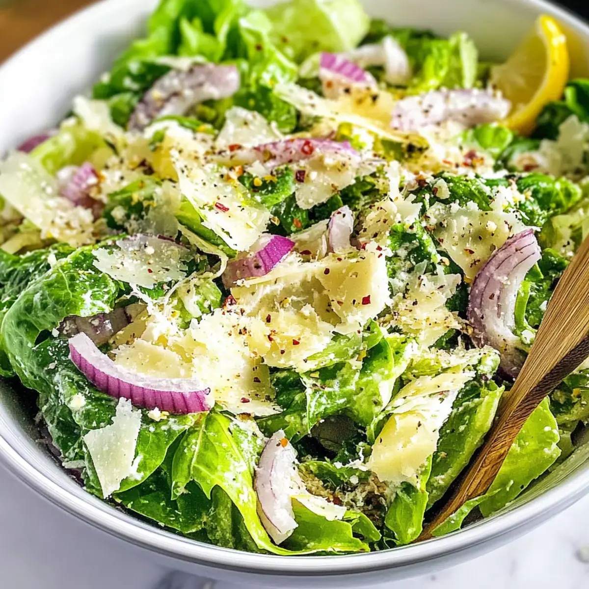 Zitronen-Parmesan-Salat aus Kopfsalat