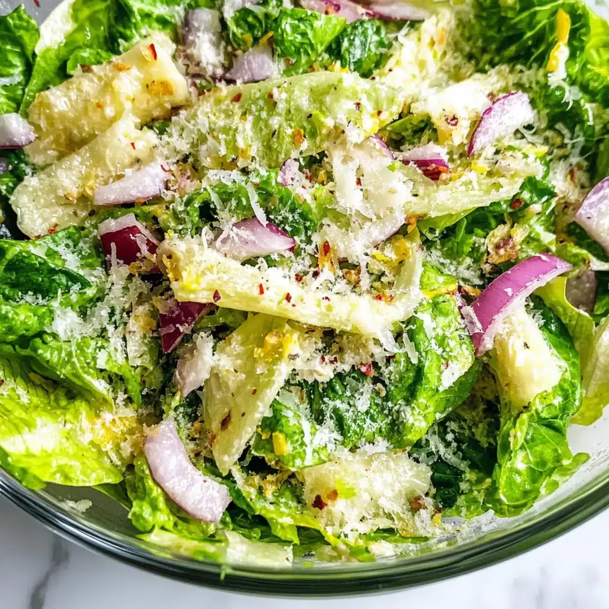 Zitronen Parmesan Salat aus Kopfsalat