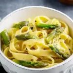 Zitronennudeln mit grynem Spargel
