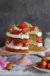 Schwedische Erdbeertorte mit Holundersahne