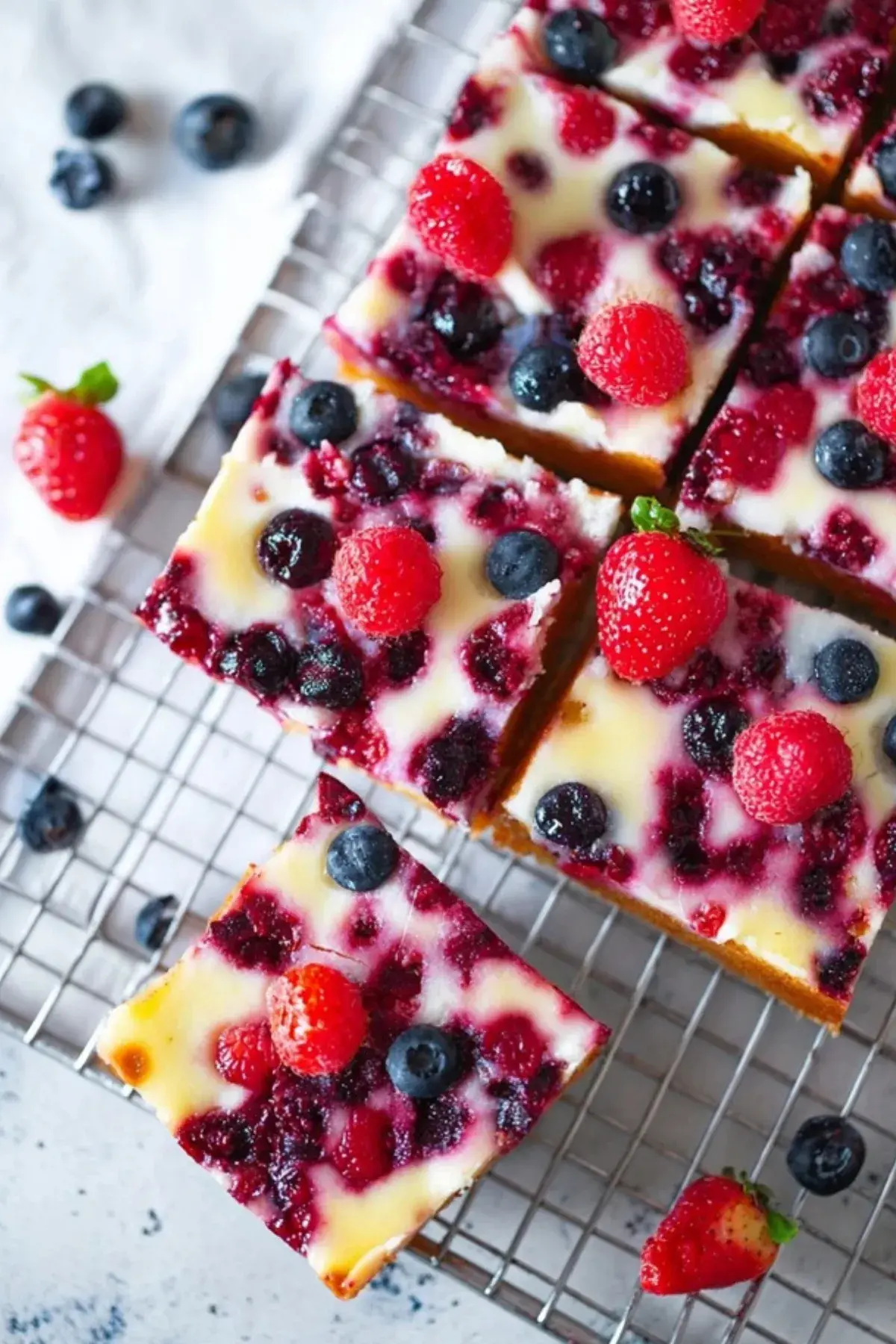 sommerlicher Beeren Blechkuchen
