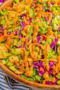 Asiatischer Erdnuss-Hähnchen-Salat