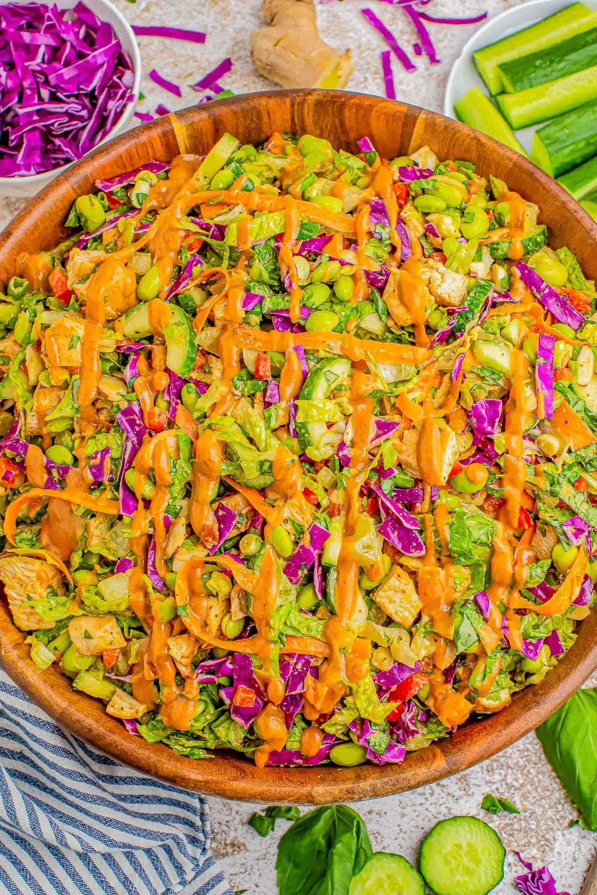 Asiatischer Erdnuss Hähnchensalat