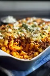 Griechischer Nudelauflauf mit Feta