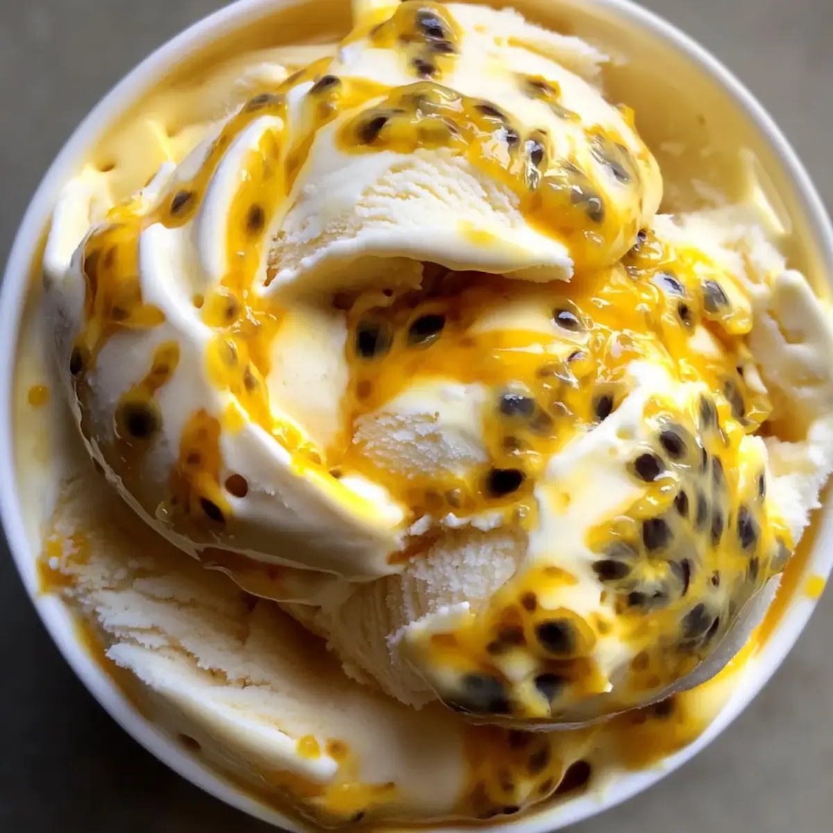 Griechisches Joghurt Eis Passionsfrucht