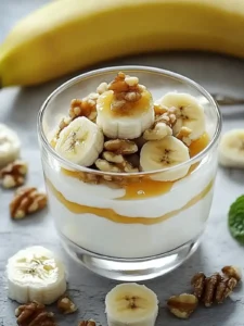 Joghurt mit Honig, Banane und Walnüssen