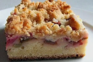 Saftiger Rhabarber-Streuselkuchen