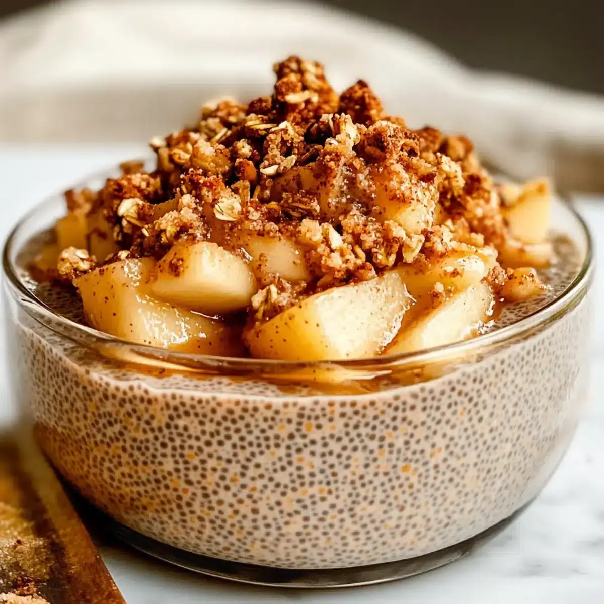 Apfel-Crumble-Chia-Pudding für deinen perfekten Morgen 2 Apfel-Crumble-Chia-Pudding