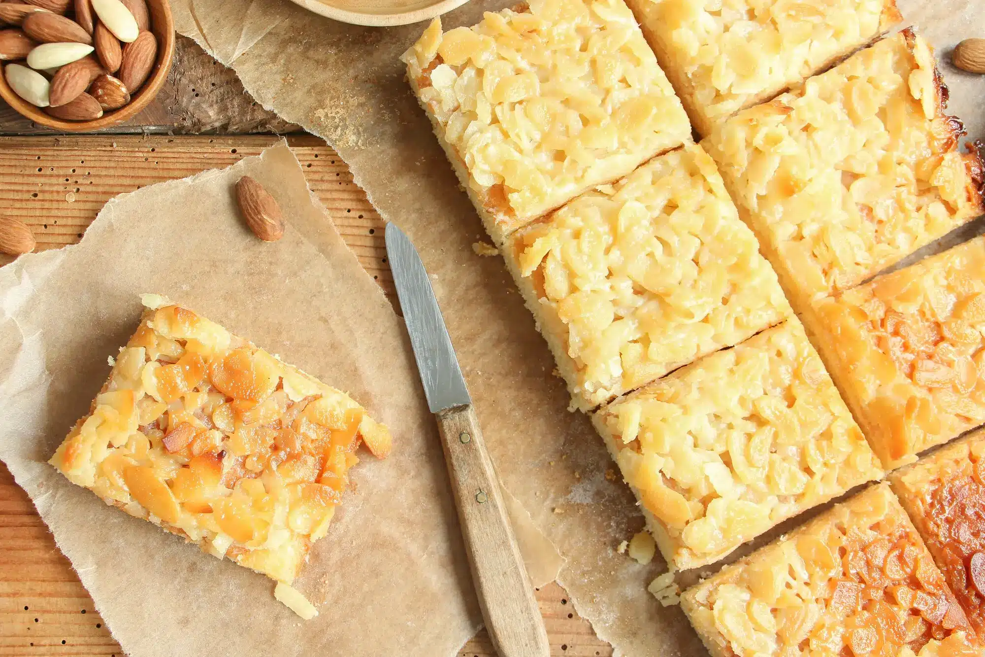 Buttermilchkuchen mit Mandeln für den Sonntagnachmittag 2 Buttermilchkuchen mit Mandeln