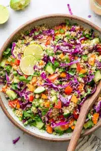 Knuspriger Thai-Quinoa-Salat