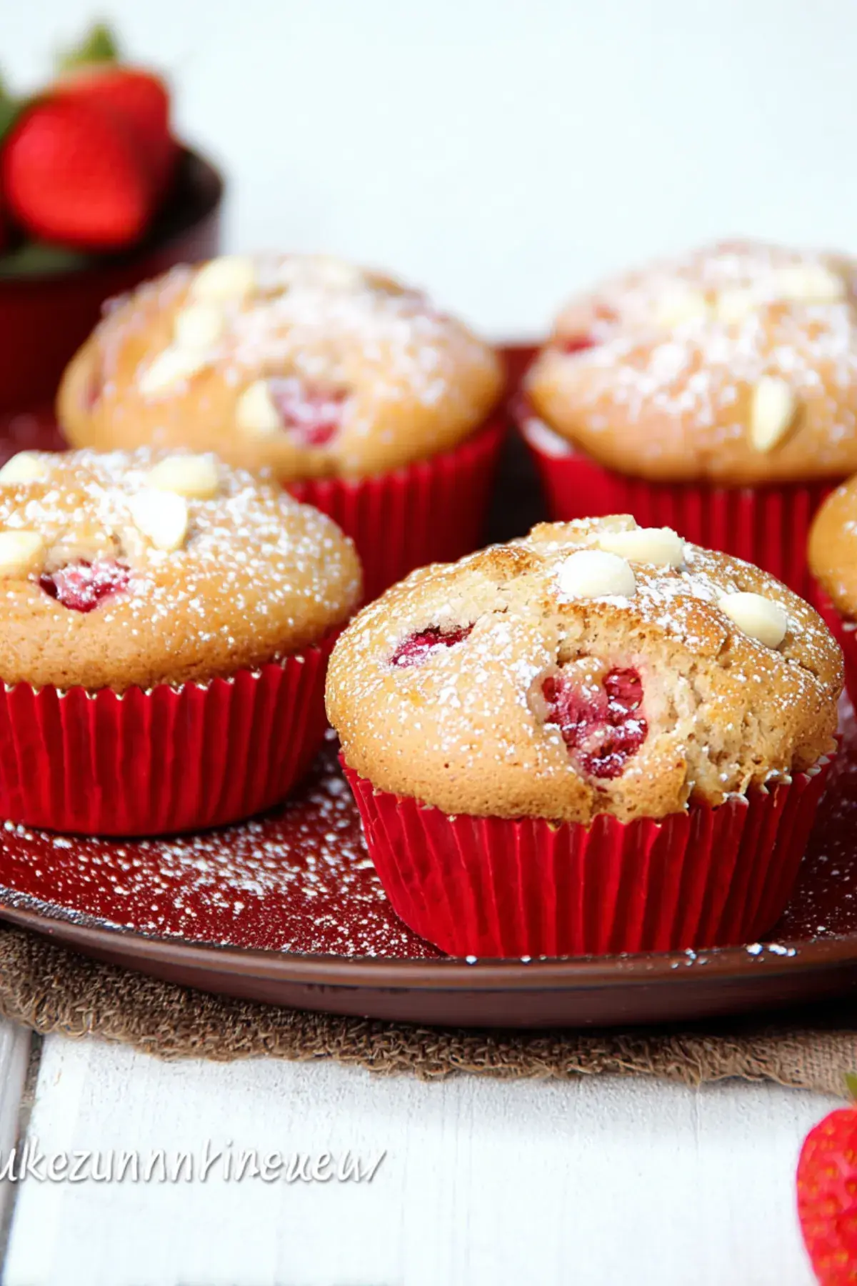 Erdbeer Muffins mit weißer Schokolade – Saftig und Einfach Genial - Einfach Clever Kochen 2 Erdbeer Muffins mit weißer Schokolade