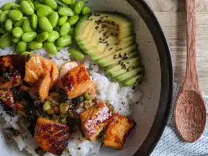 Teriyaki Lachs Sushi Bowl (Glutenfrei)