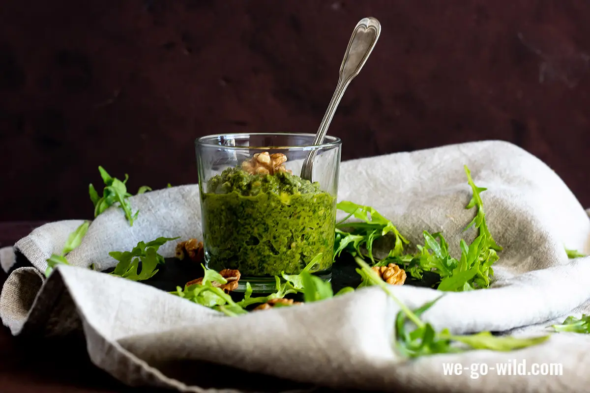 So wird dein Rucola Pesto vegan und mega cremig! 2 Veganes Rucola Pesto