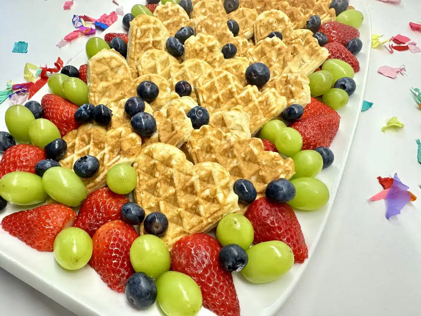 Bunte Waffelplatte mit Obst – Das perfekte Fingerfood für Kinder | ohmylife - Oh my life 2 bunte waffelplatte mit obst