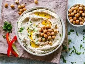 Cremiger Hummus, der wirklich JEDES MAL gelingt: Meine ultimative Anleitung