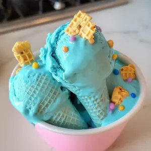 Cremige Blaue Mond-Eiscreme