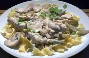 Klassisches Rindergeschnetzeltes Stroganoff