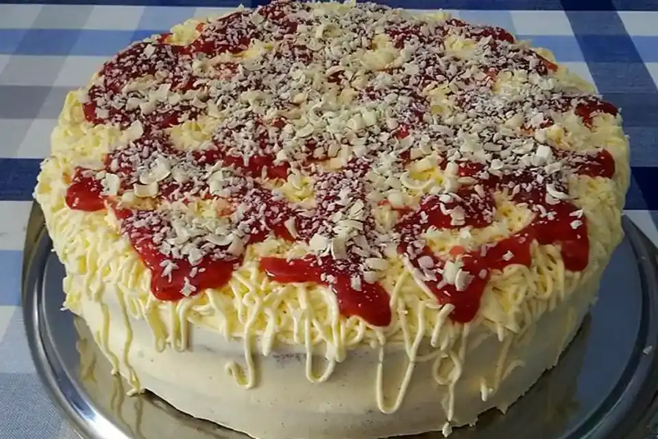 Erdbeer Spaghettieis Torte