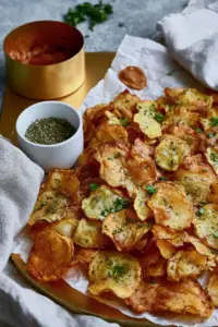 Knusprige selbstgemachte Kartoffelchips