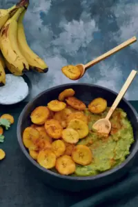 Knusprige Ofen-Kochbananen Chips