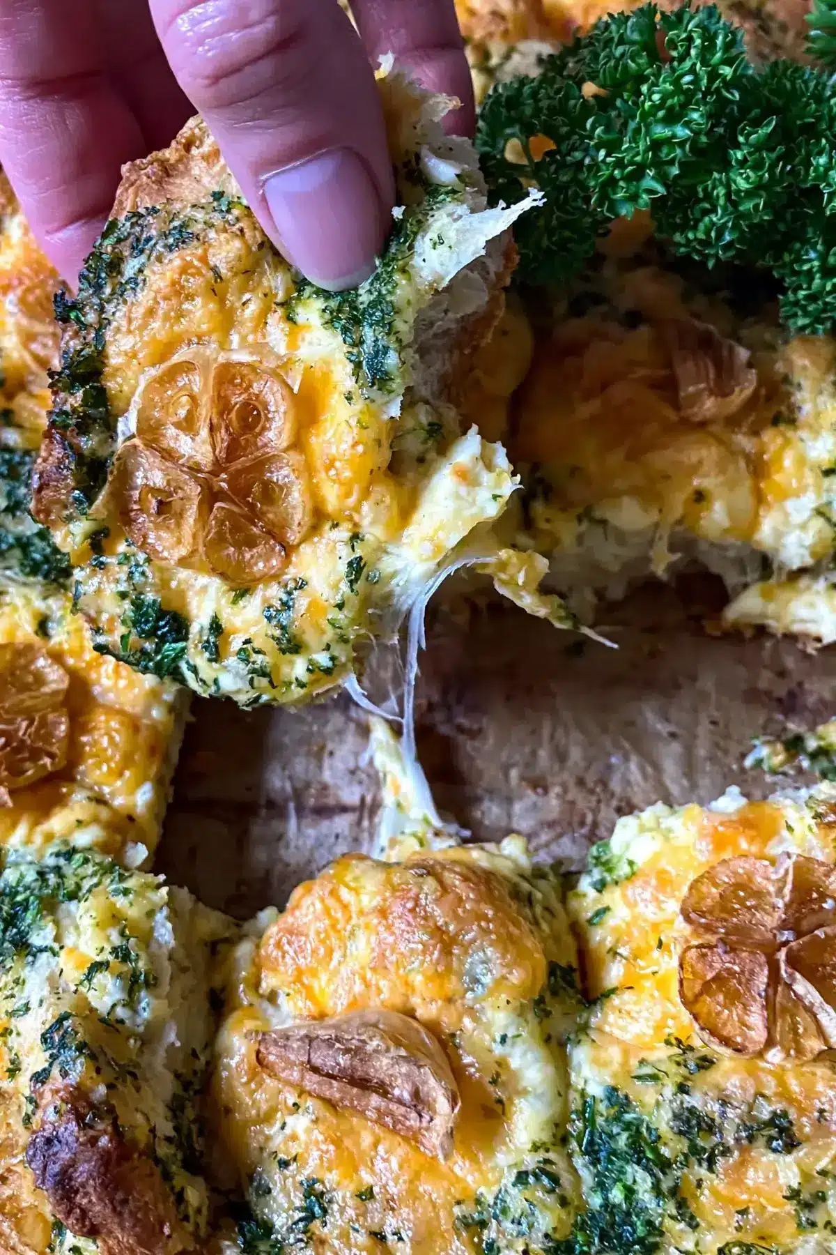 Käse Knoblauch Zupfbrot Rezept – Einfaches Partybrot mit Genuss - Muma’s Kitchen 2 Käse Knoblauch Zupfbrot