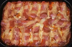 Deftiger Makkaroni Würstchen Auflauf