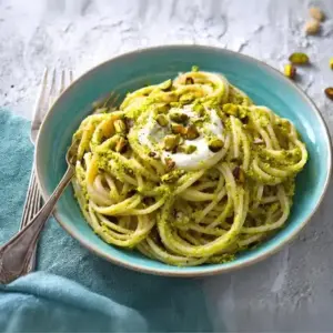 Pasta mit cremigem Pistazien-Pesto