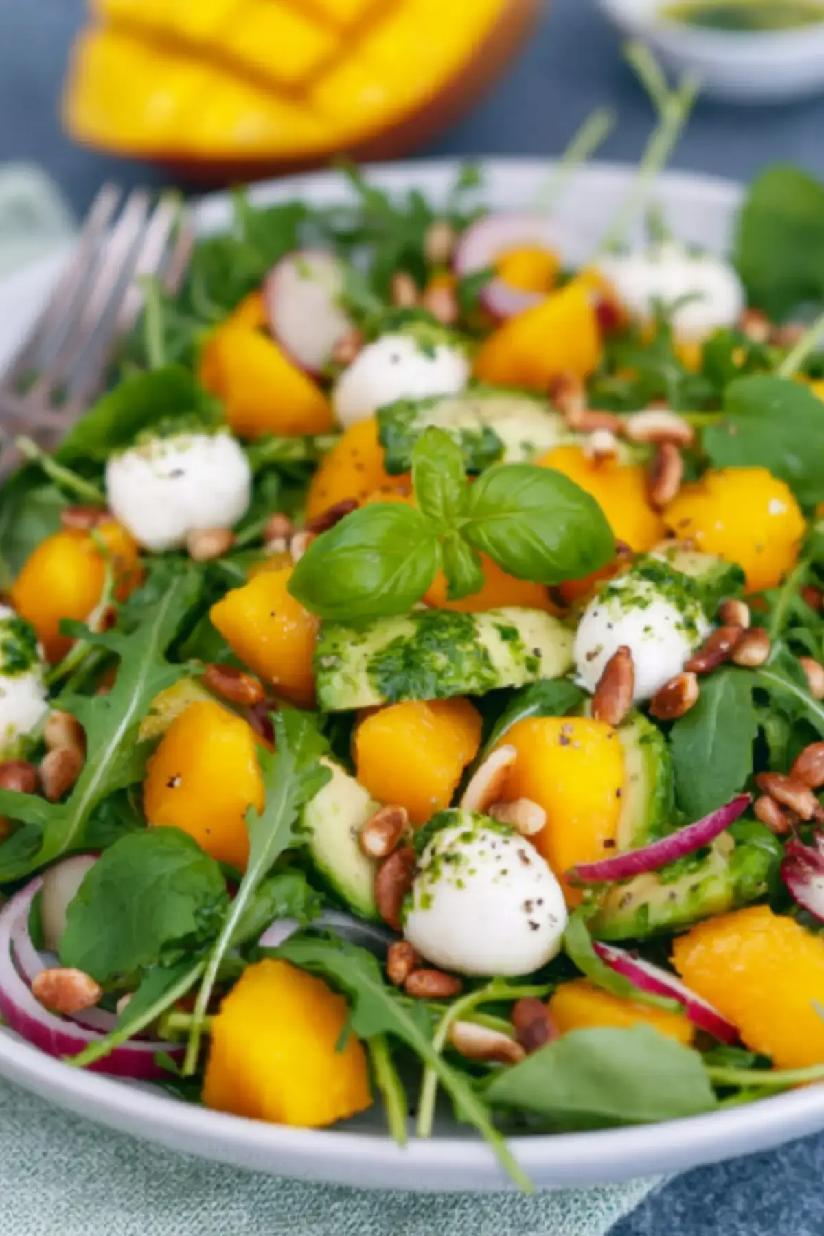 Rucola Mango Salat mit Pinienkernen – Leicht & erfrischend lecker - Noras Kreationen 2 Rucola Mango Salat mit Pinienkernen