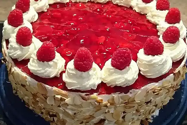 Windbeutel-Torte Rezept