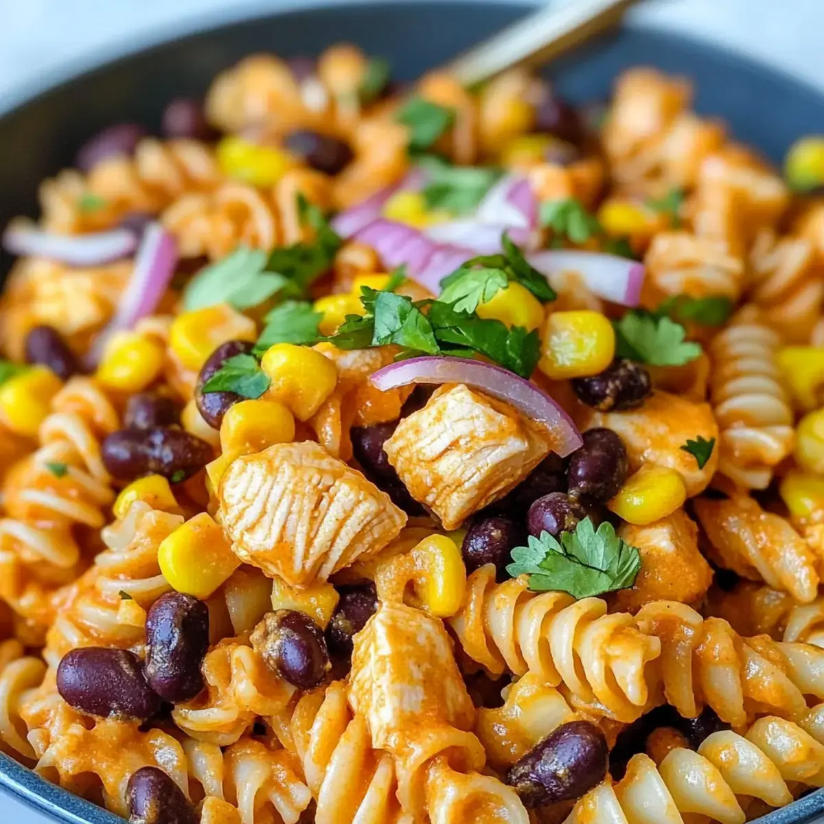 Würzige Hähnchen-Enchilada-Pasta-Salat – Einfach & Lecker! 2 Würziger Hähnchen-Enchilada-Pasta-Salat