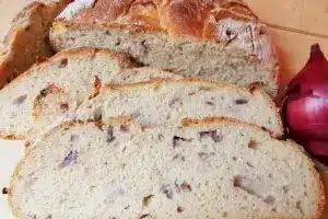 Herzhaftes Dinkel-Röstzwiebel-Brot