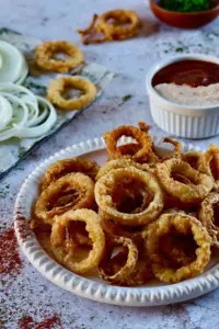 Knusprige Zwiebelringe aus dem Ofen